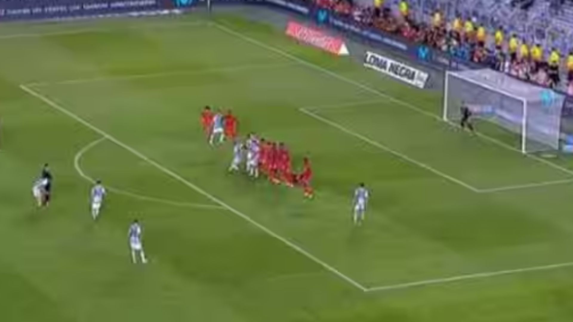 Lionel Messi arrives at the 800-goal mark with a wary free-kick